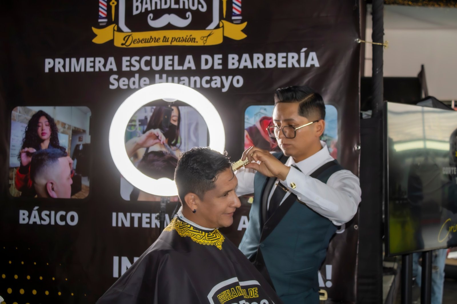 Escuela Nacional de Barberos - Curso Basico